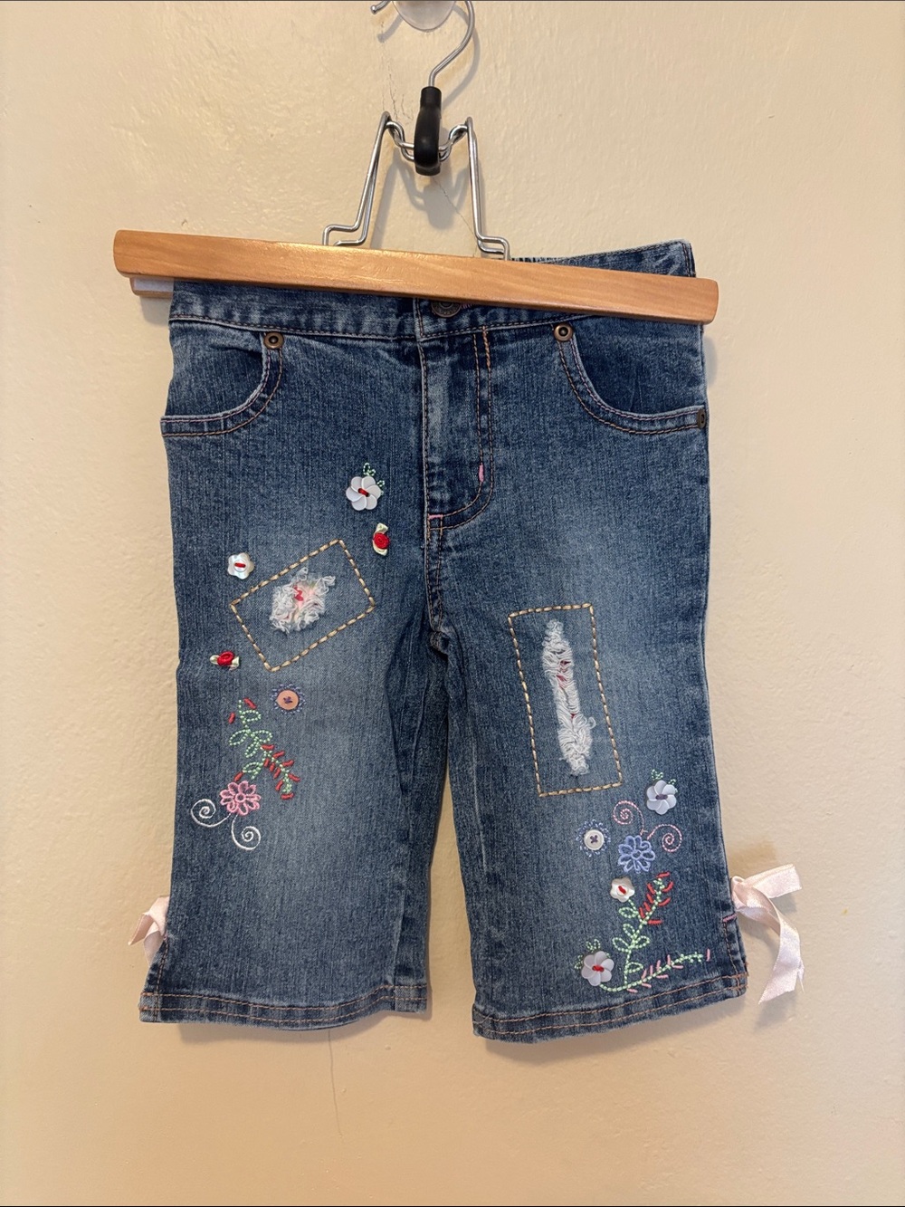 Flapdoodles Blue Embroidered Denim Capri Jeans
